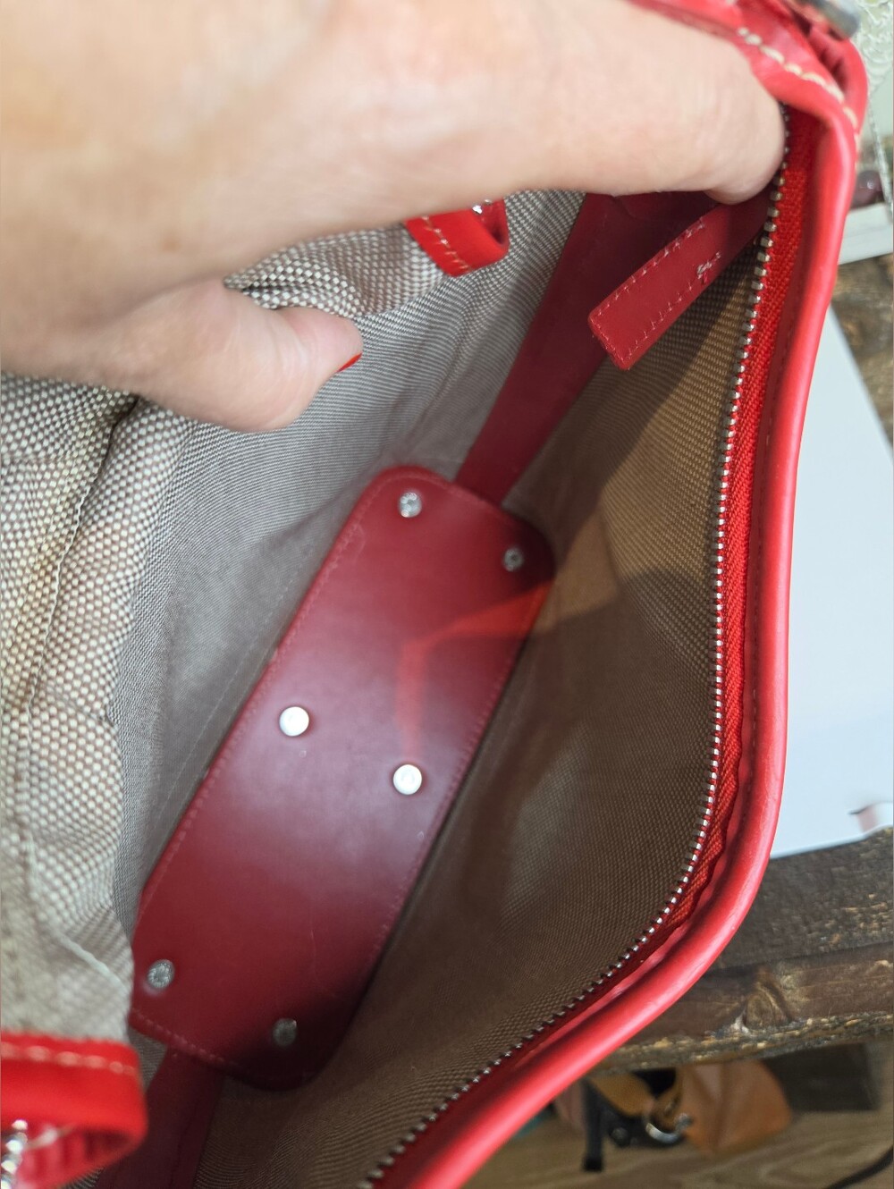 Dooney & Bourke USA Vintage Red Leather Shoulder Hobo - Picture 15 of 15